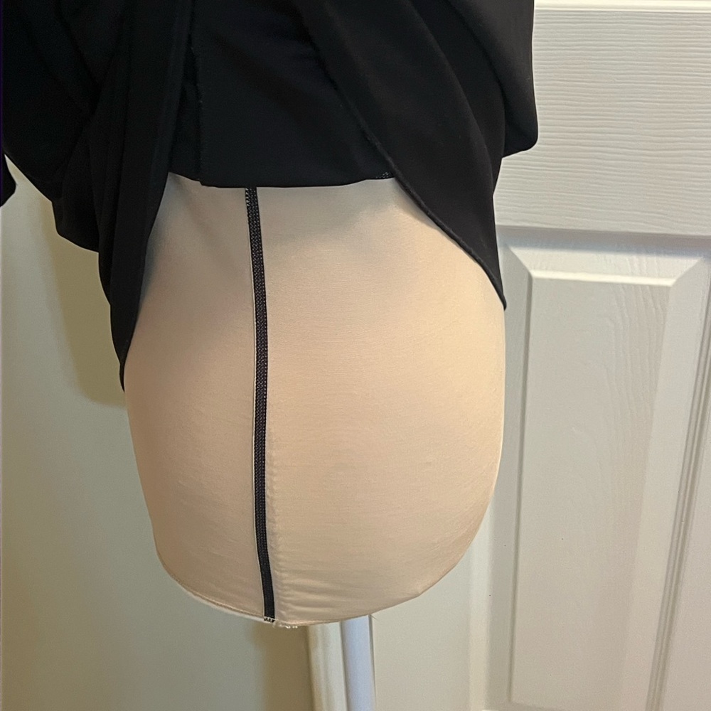 SPANX Tummy Control V-Neck Top - Picture 8 of 10